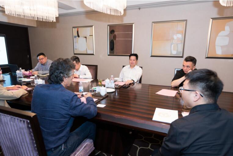 集团党委副书记、副董事长、总经理杨川会见维尼奥拉艺术研究中心创始人皮耶罗·洛卡瑟卡教授一行