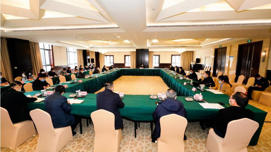 尊龙凯时集团召开党委（扩大）会议传达学习省委常委会精神