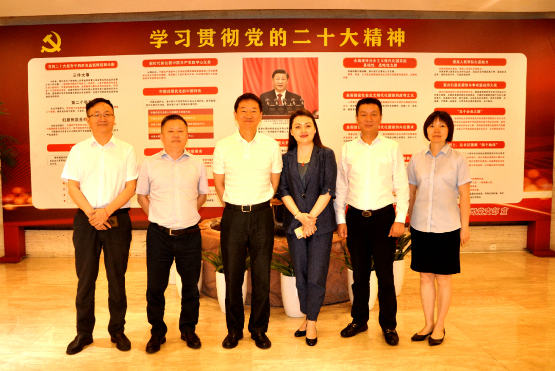 四川尊龙凯时集团党委书记、董事长任丁调研花园宾馆