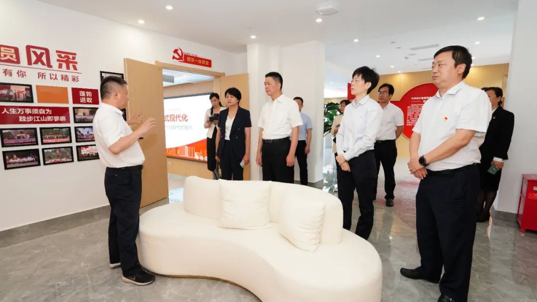 福建省人民政府国有资产监督管理委员会修兴高一行莅临尊龙凯时党？疾斓餮