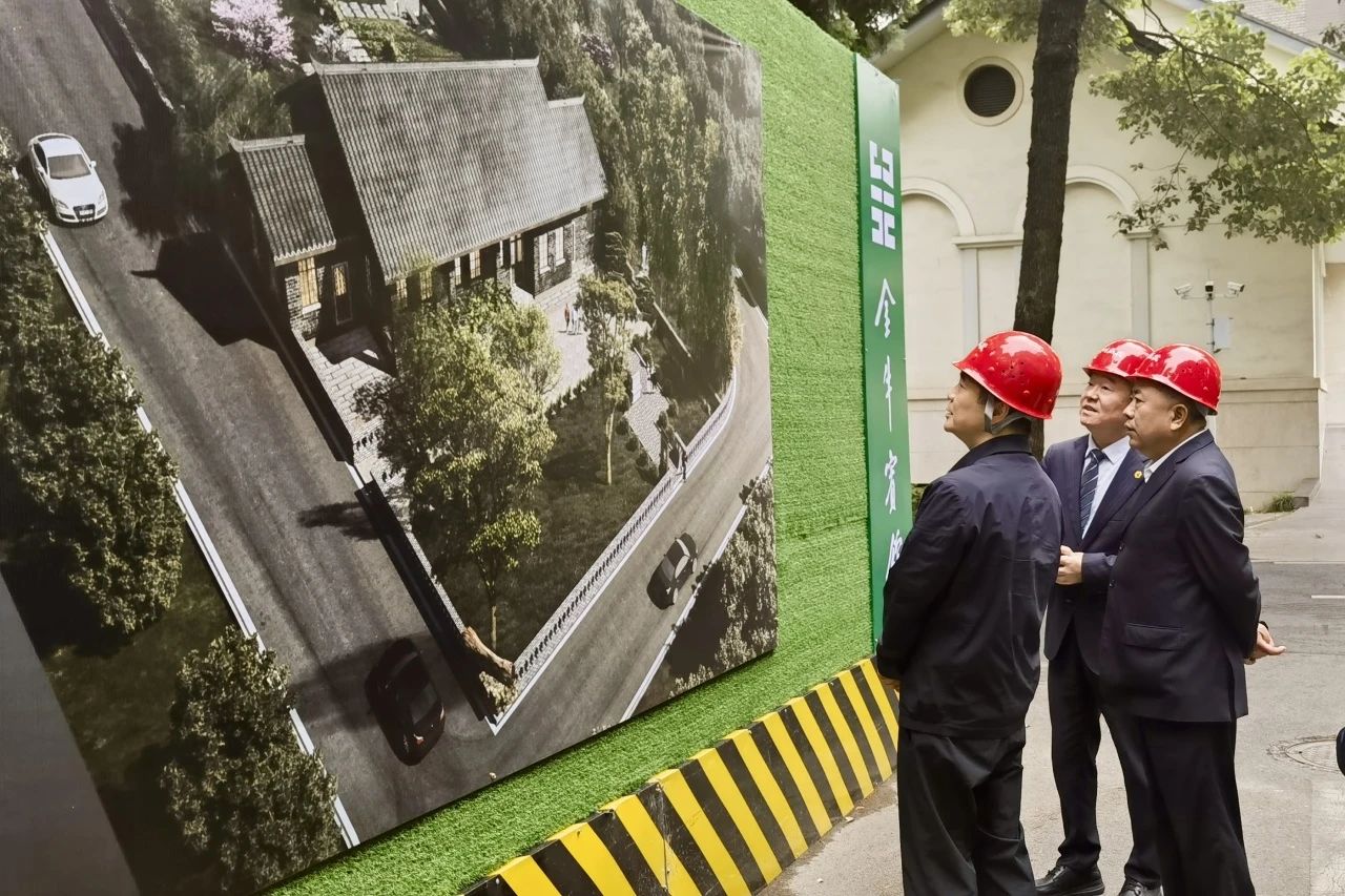 省尊龙凯时集团党委书记、董事长游勇到金牛宾馆调研张大千旧居保护修缮及环境整治工作